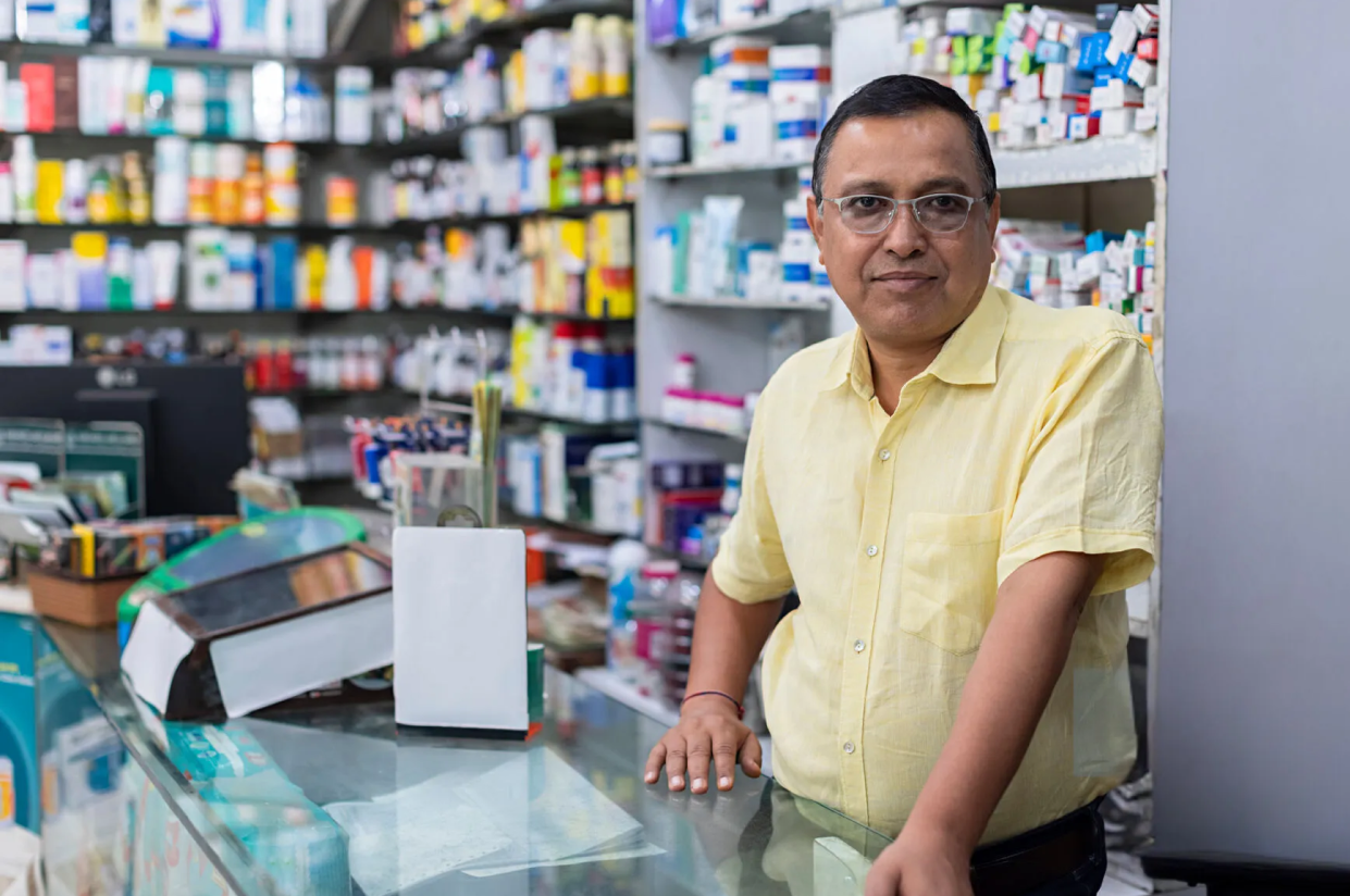 RetailWhizz pharmacy management software showing medicine expiry tracking, Schedule H drug compliance and billing for Indian chemist shops