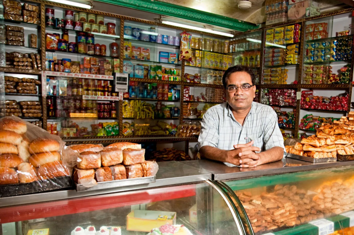 Grocery store inventory management software showing expiry tracking, batch management and auto-replenishment alerts by RetailWhizz